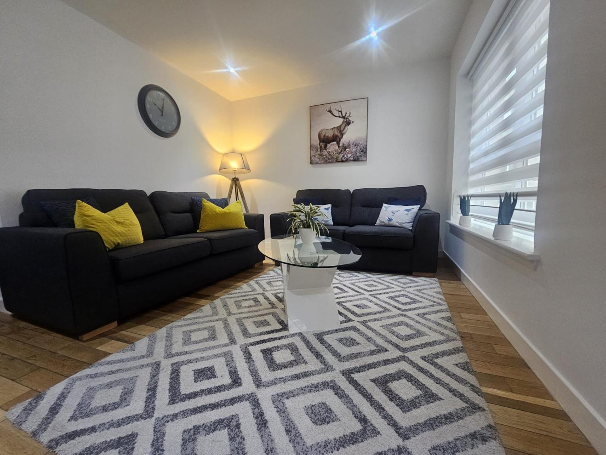 Langley Apartment City Centre Secure Parking 2 Min Walk, Public Transport 1 Min Walk, Great Location Quiet Side Street 2 Bedroom, 2 Bathroom Inverness Luaran gambar