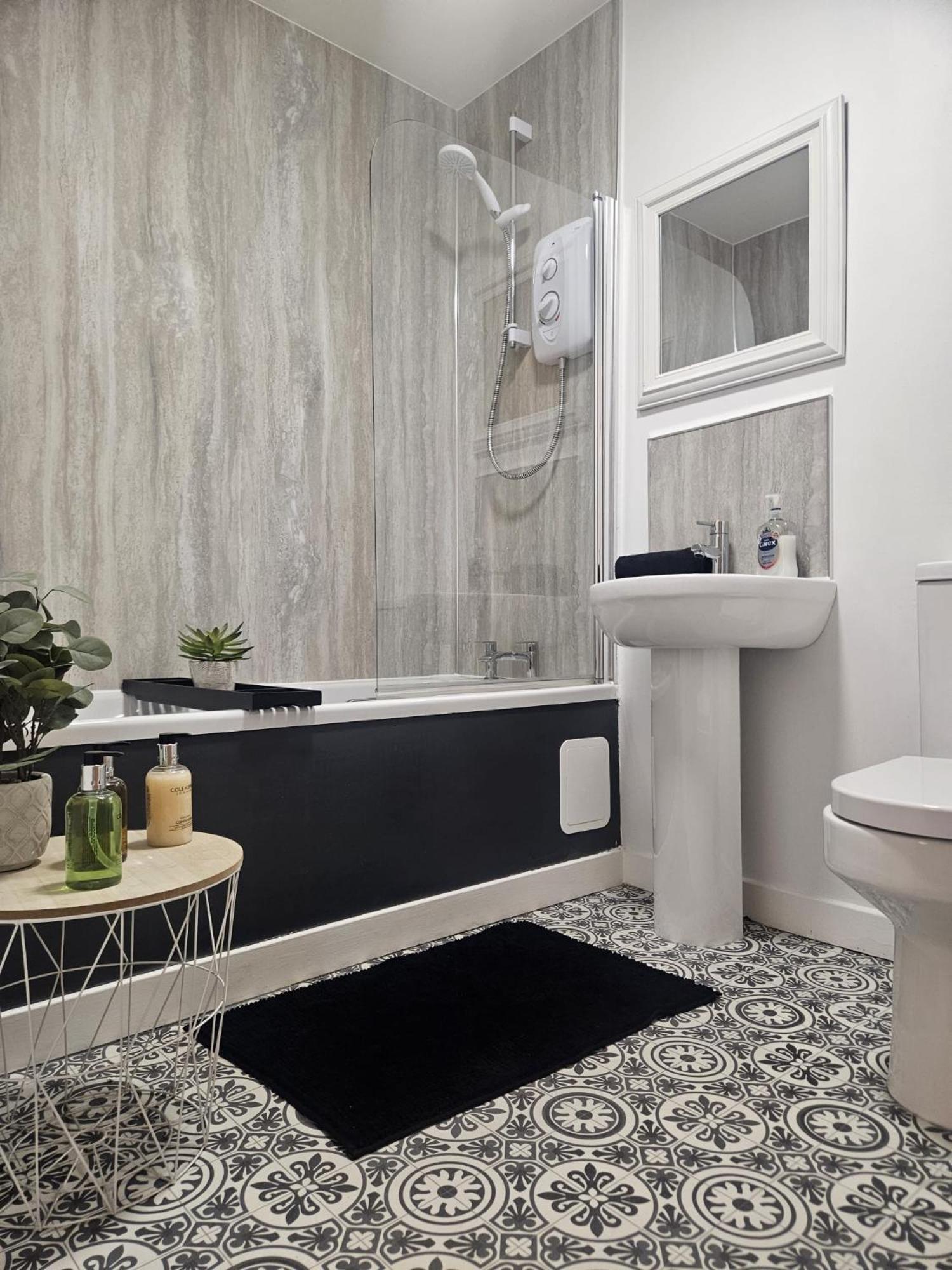 Langley Apartment City Centre Secure Parking 2 Min Walk, Public Transport 1 Min Walk, Great Location Quiet Side Street 2 Bedroom, 2 Bathroom Inverness Luaran gambar